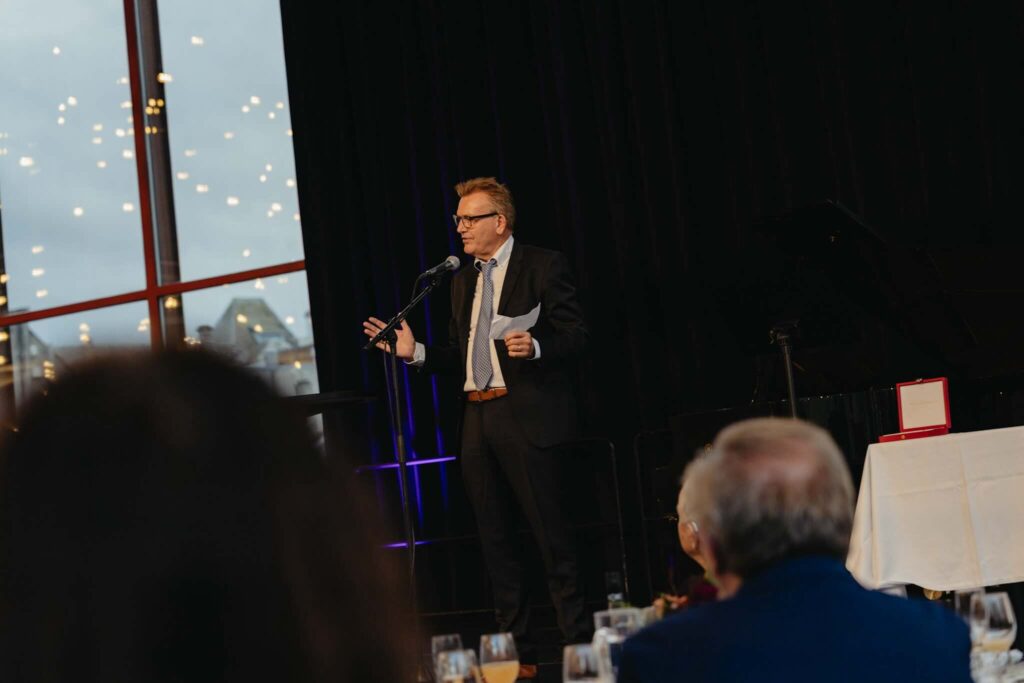 Pål W. Lorentzen, stifter av Initiativ Vest, utnevnt til St. Olavs orden  2 Geir Inge holder tale